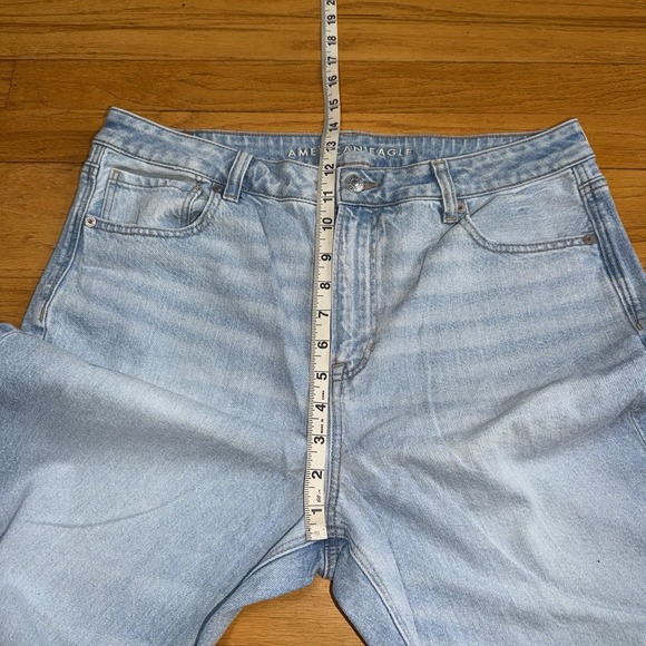 American Eagle Mom Jeans 14 Light Wash High Rise Relaxed Tapered Strigid Denim - Picture 11 of 12